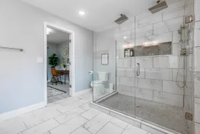 Stunning Three Bedroom Lake Escape - Image 4