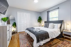 Stunning Three Bedroom Lake Escape - Image 5