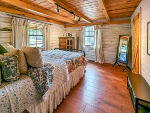 Lagniappe Cabin ~ romantic getaway - Image 2