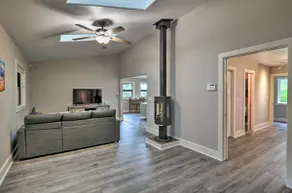 Quiet & Cozy Eureka Home Near Sequoia Park & Zoo! - Image 4