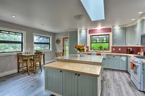 Quiet & Cozy Eureka Home Near Sequoia Park & Zoo! - Image 3