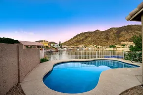 Lakefront Townhome: Private Dock, Pool & Views - Image 4