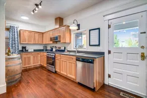 Vino e Vita Historic Pet-Friendly Home-EV Charger - Image 4