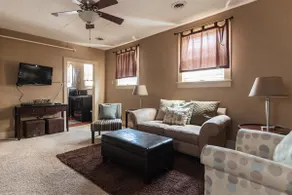 The Ashford 1BR apartment in historic downtown - Image 3