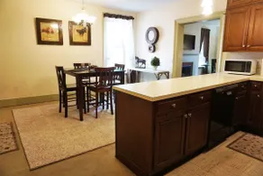 Roscoe Retreat in Heart of Historic Roscoe Village - Image 5