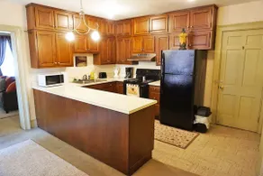 Roscoe Retreat in Heart of Historic Roscoe Village - Image 4