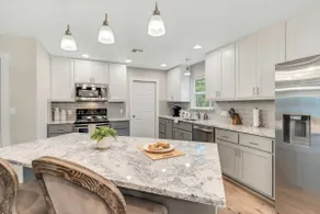 Luxury Home just 5 min from Main St - Image 5