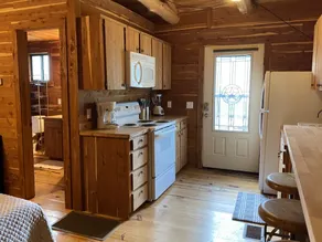 Charming Cabin on the San Marcos River with large back screened-in deck! - L2 - Image 5