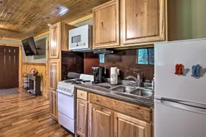 Silver Creek Cabin w/ Hiking < 1 Mi to Town! - Image 3