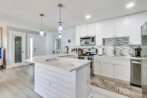 Walk to Coligny Beach: Tropical Hilton Head Condo - Image 2