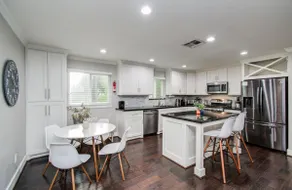 Gorgeous and Cozy Houston home w/ a private Pool - Image 2