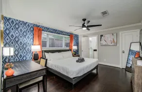 Gorgeous and Cozy Houston home w/ a private Pool - Image 3