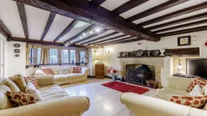 Grade II* listed retreat in Bourton - Middle Gable - Image 2