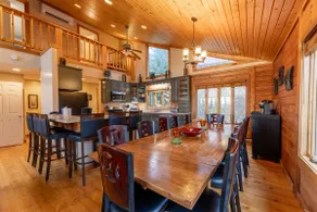 9BR/6BA Chalet at Snowshoe w/ hot tub Game Room Mountain-top Views On-Call Van - Image 5