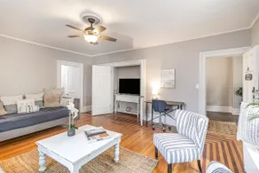 Cozy Casa: Downtown Digs! - Image 3