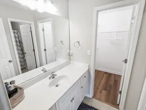 Royal Jewel - Quiet, Modern, Chic - Image 4