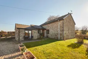 Host & Stay - Tregaer Mill Barn - Image 5