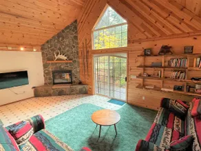 Mossy Moose Cabin | Near White Pass & Mt Rainier - Image 3
