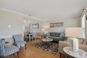 Newly remodeled! Family friendly. Near lake & park - Image 5