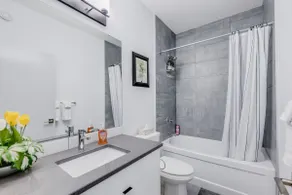 Graydon - Bright, Modern Home w/ King Sized Bed - Image 4