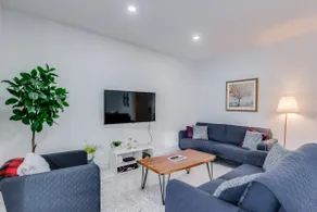 Graydon - Bright, Modern Home w/ King Sized Bed - Image 2