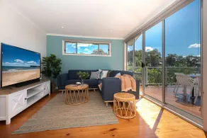 Beach House Ocean Views in Batehaven - Image 3