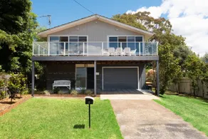 Beach House Ocean Views in Batehaven - Image 2
