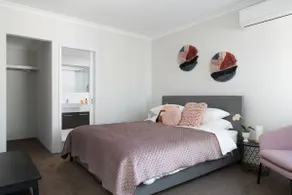 Bright Trendy 3BR Apt - Walk to River & Shops - Image 5