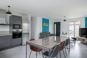 House with garden, sleeps 6 adults, 1 child - Image 3