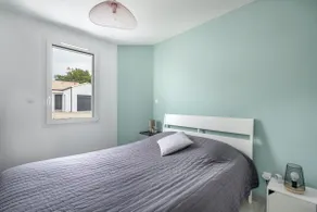 House with garden, sleeps 6 adults, 1 child - Image 5