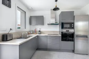 House with garden, sleeps 6 adults, 1 child - Image 4