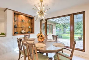 Mid-Century Dream Home < Half-Mile to Beach! - Image 2
