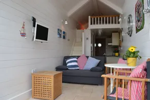 Beach Hut 5 - Image 4