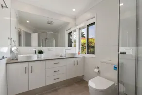 Lake House On Magellan 58 Ramsay Crescent - Image 5