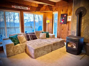 Mandy's Mountain Chalet - Image 2