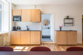 3 Bedrooms Lakeside Haven - Parking - Sleeps 8 - Image 2
