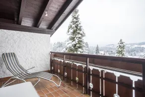 Vacation home with mountain view - Image 2