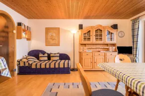 Vacation home with mountain view - Image 5