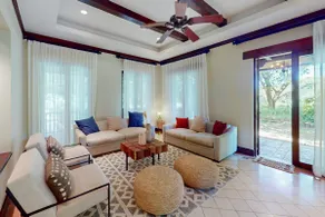 Pinilla, Quiet & Spacious 3BR home, shared zero edge lap pool - Image 3