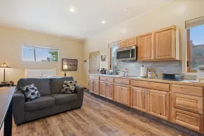 Downtown Retreat, Cozy Getaway! Studio for 2 - Image 5