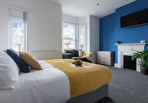 Sedgley-Wolverhampton-Contractors -4 beds-Parking - Image 3