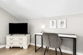 Great Location! 2BR - King Bed - Private Laundry - Image 5