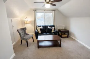 Great Location! 2BR - King Bed - Private Laundry - Image 3