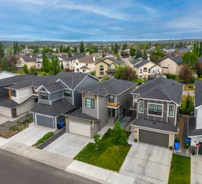 Luxurious Home; 6 Bdrm 3 Living Spaces & AC - Image 2