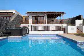 Villa Peaky mit Blick auf das Meer und die Berge, Pool und Sauna - Image 3