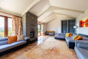 Amazing views with hot tub and games room - Image 2