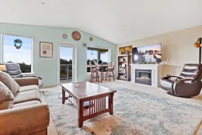 1333 - A Pleasant Surprise with a peak-a-boo view! - Image 5