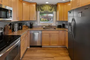 Pet-Friendly Lake Washington Views | Lake Forest - Image 5