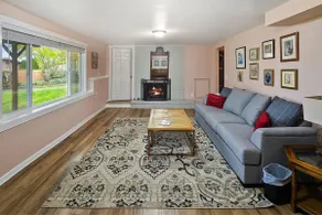 Pet-Friendly Lake Washington Views | Lake Forest - Image 4