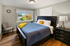 Pet-Friendly Lake Washington Views | Lake Forest - Image 3
